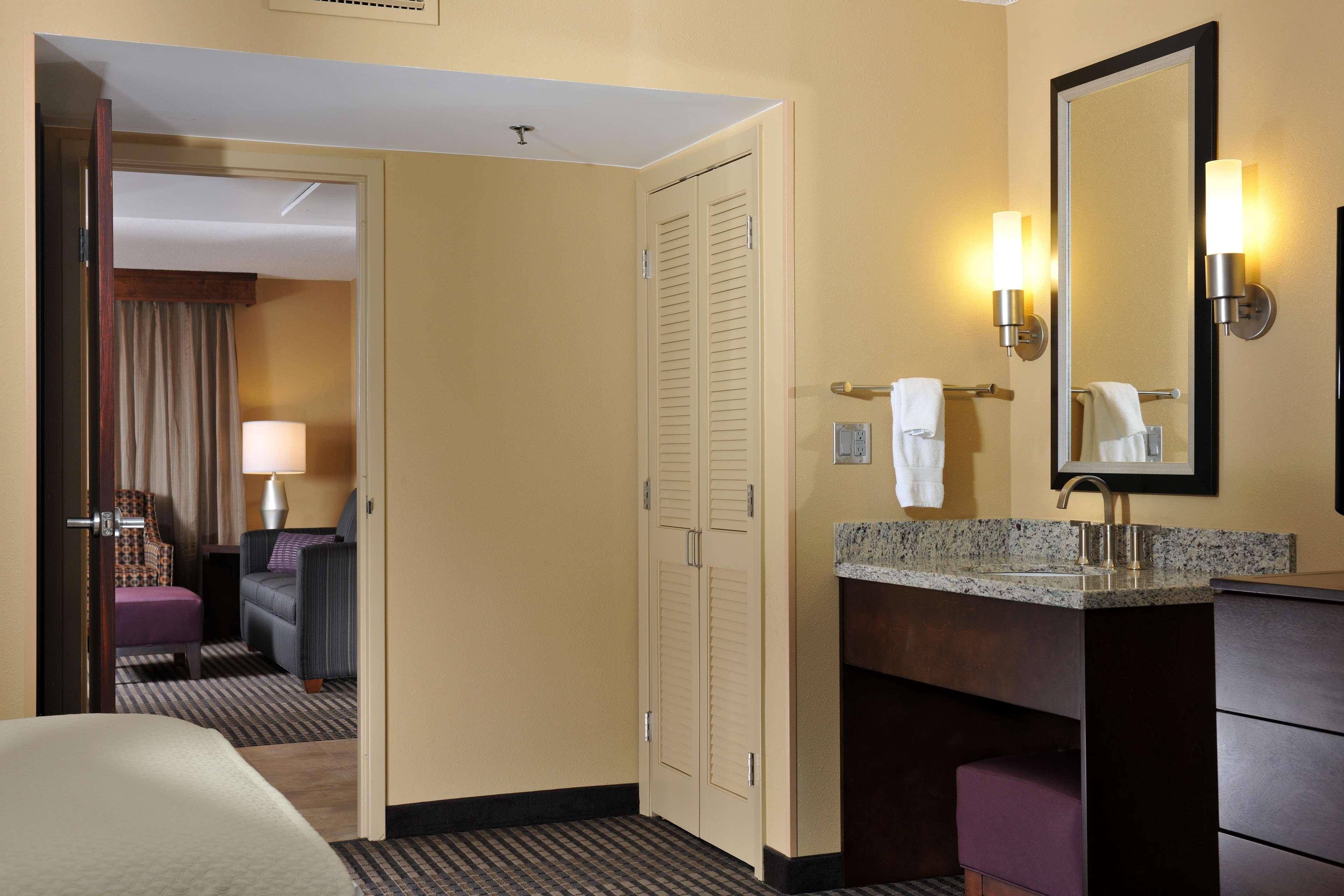 Embassy Suites Des Moines Downtown Eksteriør bilde