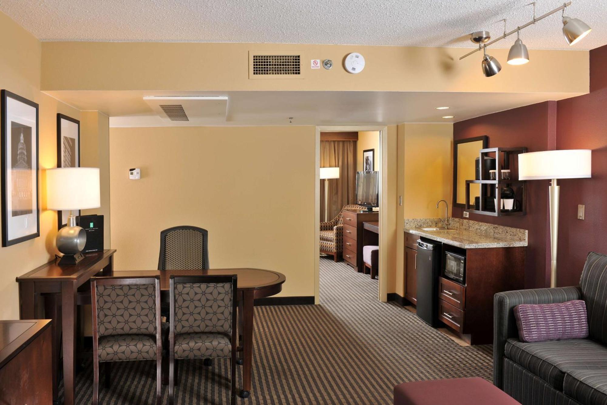Embassy Suites Des Moines Downtown Eksteriør bilde